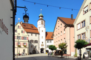 Rückseite des Rathauses in Wangen mit Blick auf das Rathloch